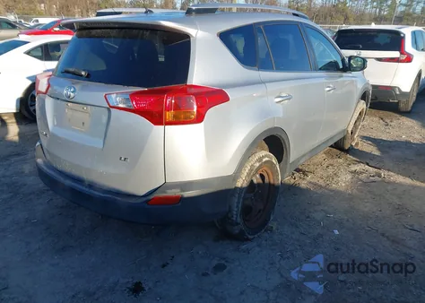 2015 Toyota Rav4 Le z USA, uszkodzony, nr VIN JTMZFREV9FD061508